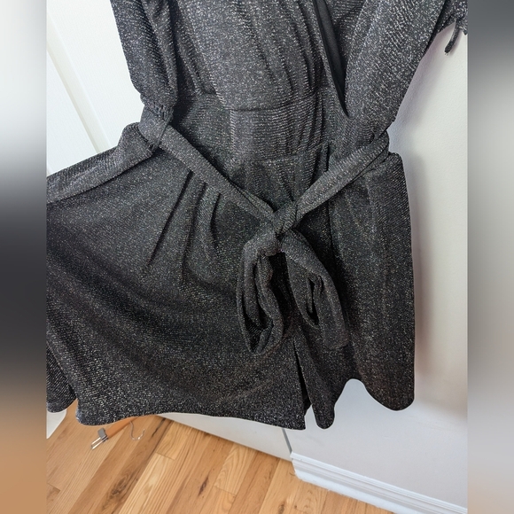 TORRID Glitter Lurex Flutter Sleeve Surplice Romper Size 2 = 2X Black - Picture 8 of 13